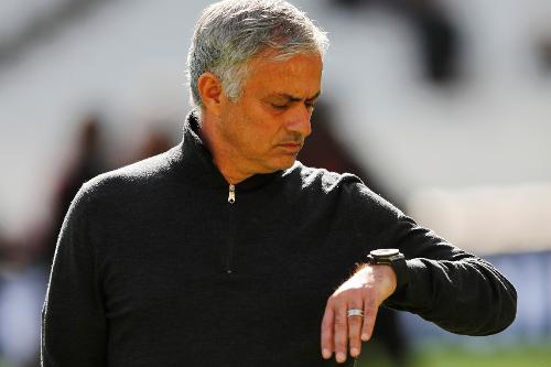 Tottenham sacks manager Jose Mourinho