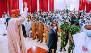 Buhari with the Katsina Schoolboys