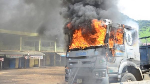 Angry mob burns down Dangote truck in Ogun