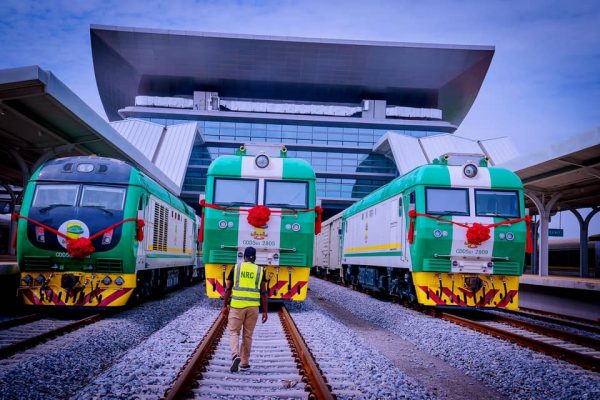 Buhari commissions Lagos-Ibadan rail, Deep Blue projects