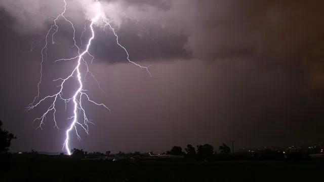 Lightning kills 11 people taking selfies
