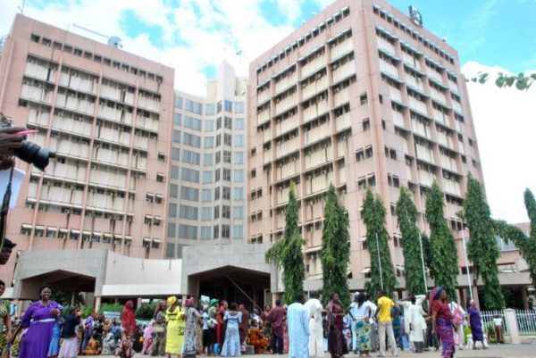 COVID-19: FG bars unvaccinated civil servants from office
