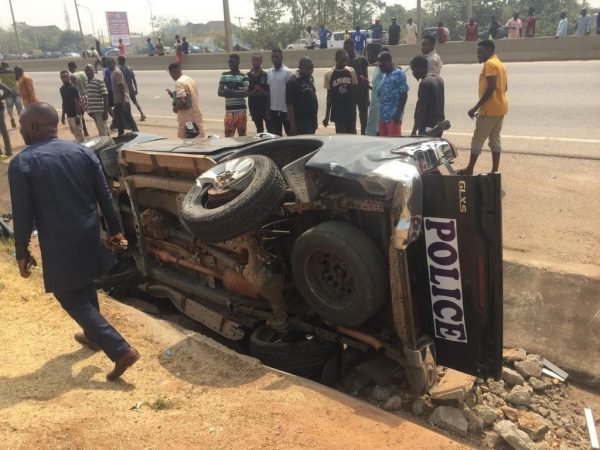 3 officers die as speeding police vehicle crashes into drainage