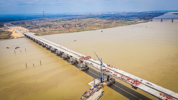 Fashola blames IPOB sit-at-home for non-completion of 2nd Niger Bridge