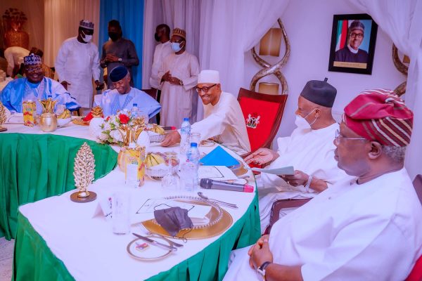 Amid sorrows, tears, blood in Owo, Buhari, APC leaders dine ahead party’s convention