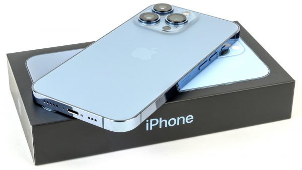 Apple fined $20m for selling iPhones without chargers