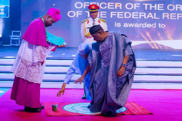 Buhari confers National Honours on 443 Nigerians, seven foreigners